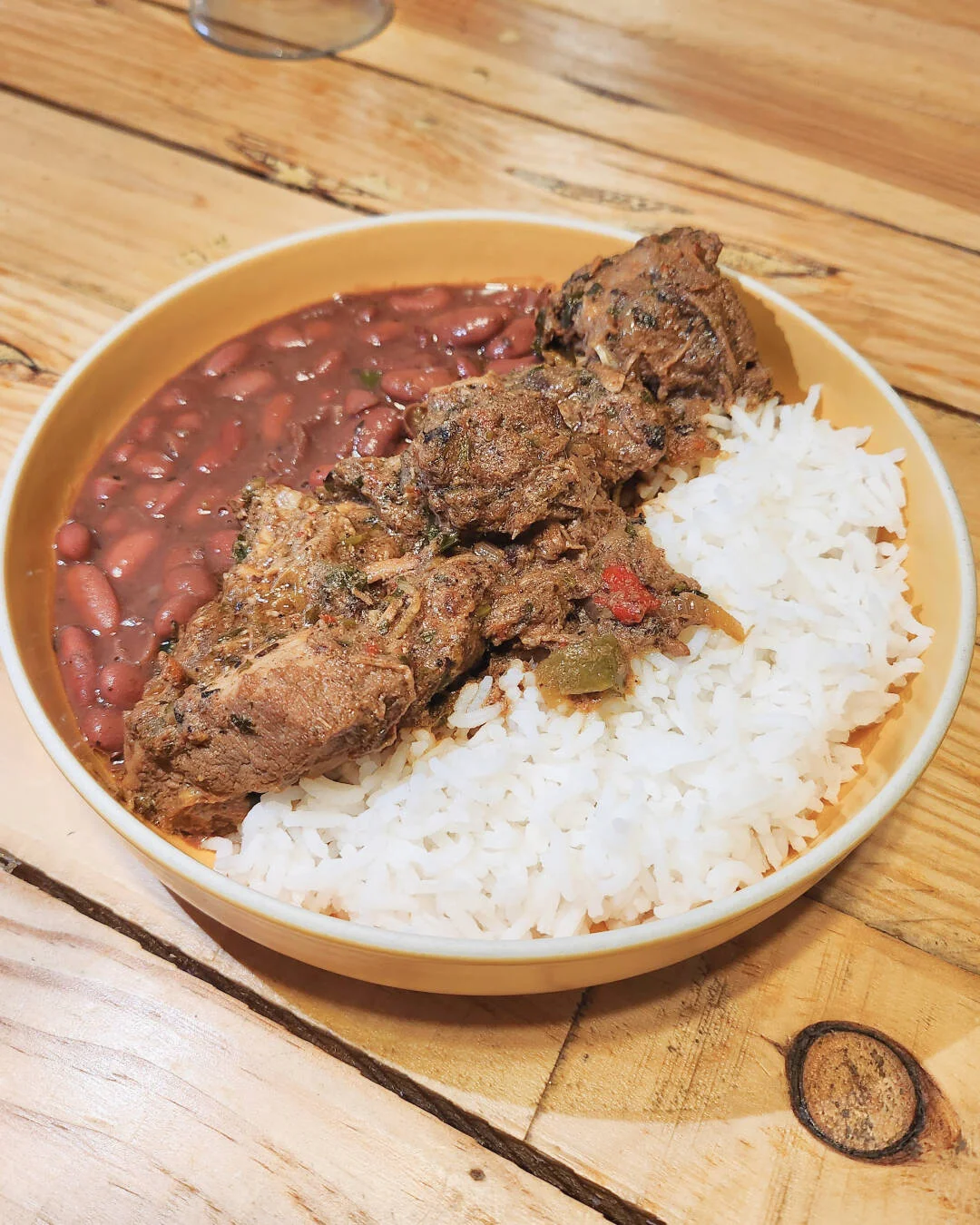 Ragoût de porc créole, riz et haricots rouges